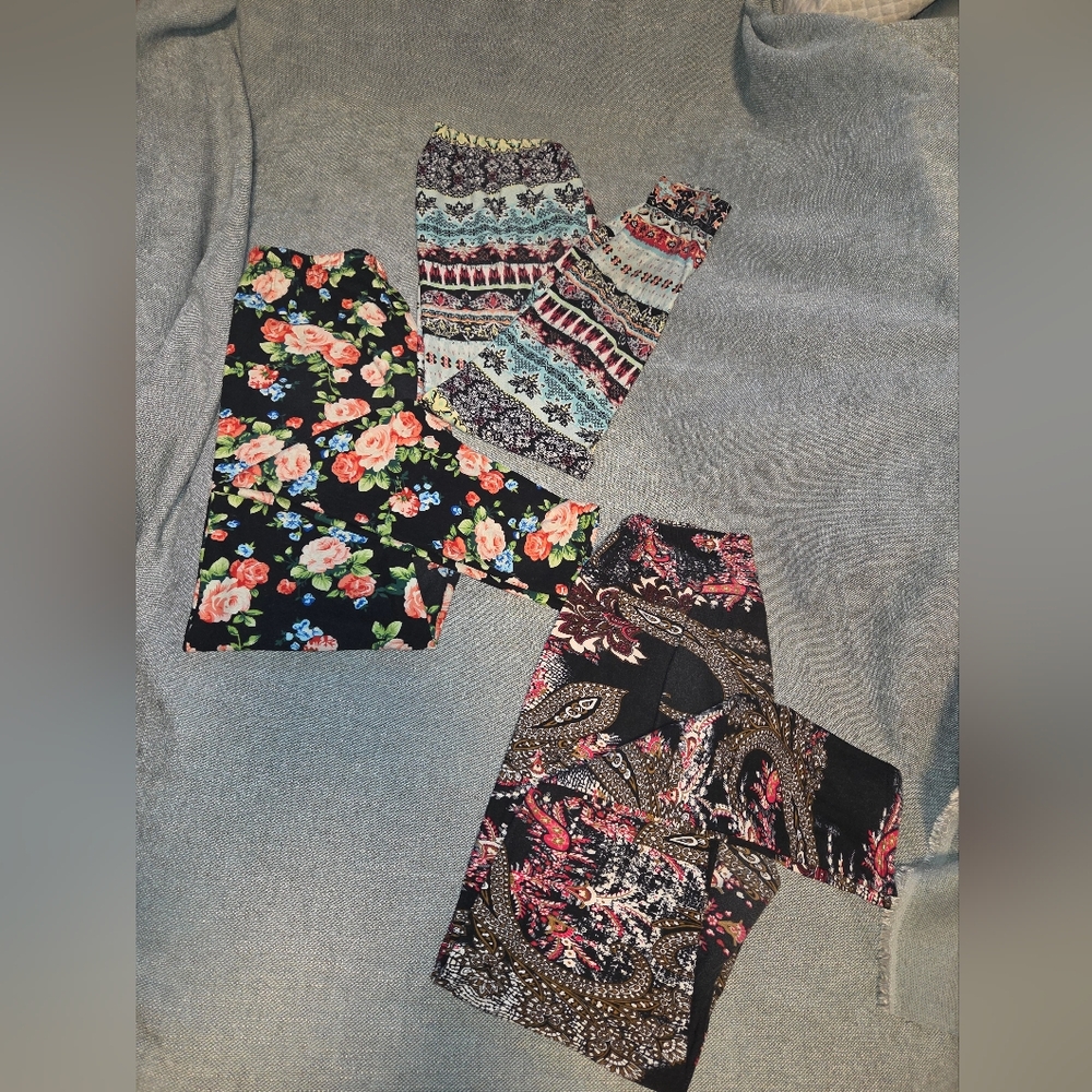 3 Pairs Of Colorful Patterned Leggings
